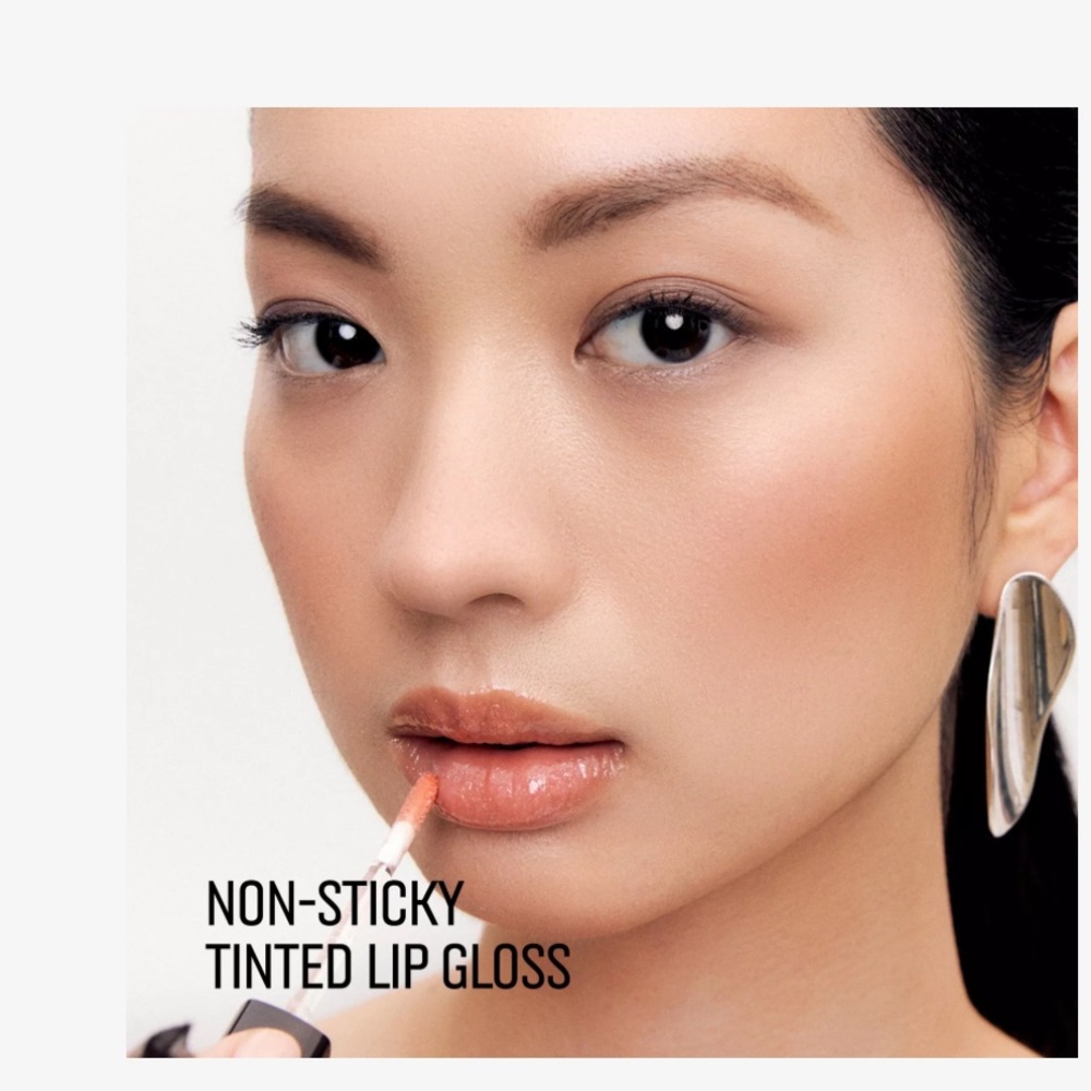 Bobbi Brown Crushed Oil-infused Gloss.
